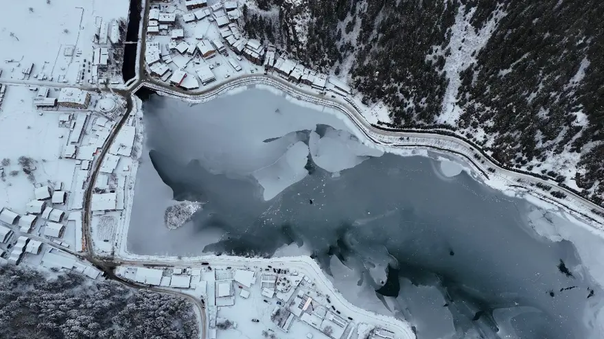 Uzungöl dondu. Kartpostallık görüntüler ortaya çıktı 3