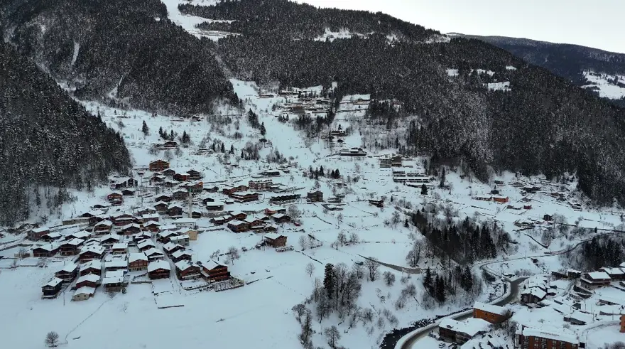 Uzungöl dondu. Kartpostallık görüntüler ortaya çıktı 1