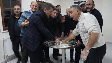 Kış mevsiminin vazgeçilmez lezzeti. Altı kişilik kol kuvveti gerektiren "Tel helva" kültürü 