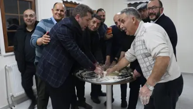 Kış mevsiminin vazgeçilmez lezzeti. Altı kişilik kol kuvveti gerektiren "Tel helva" kültürü 