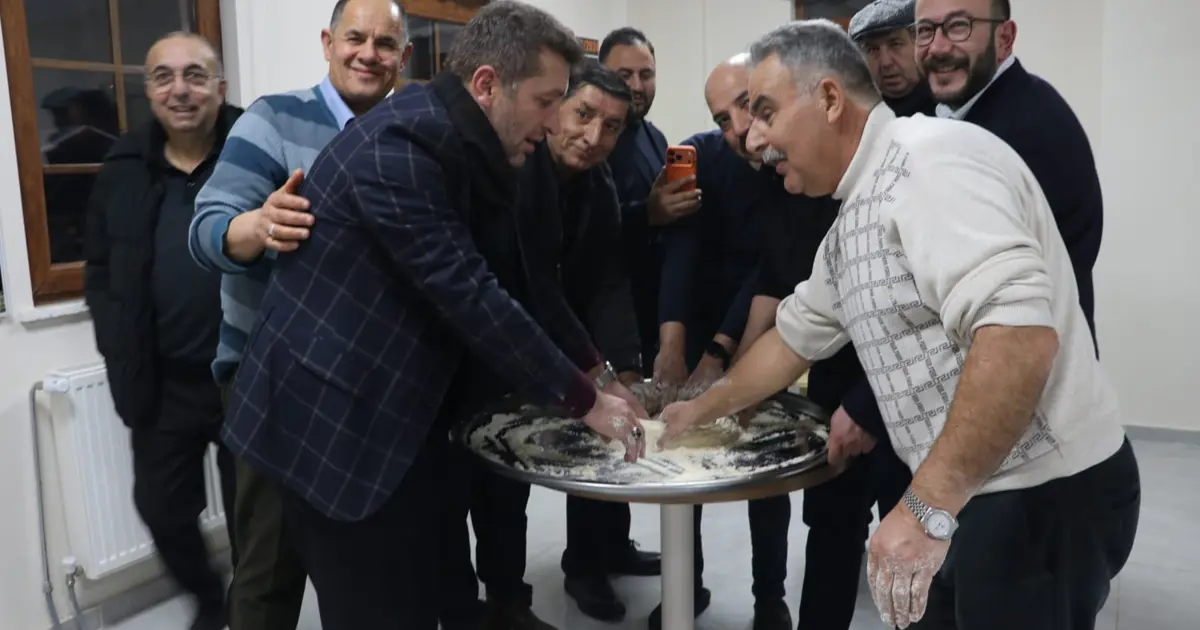 Kış mevsiminin vazgeçilmez lezzeti. Altı kişilik kol kuvveti gerektiren "Tel helva" kültürü