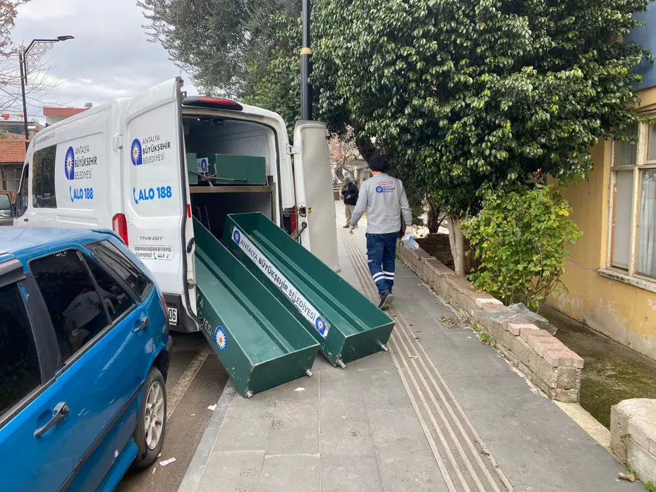 Antalya'da kan donduran cinayet. Cinnet geçirip eşinin ve kızının boğazını kesti