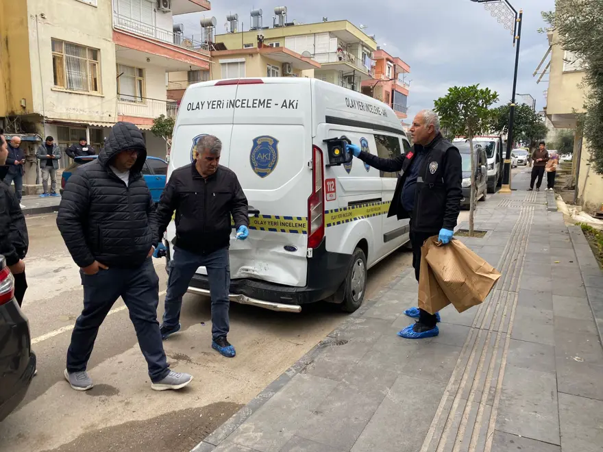 Antalya'da kan donduran cinayet. Cinnet geçirip eşinin ve kızının boğazını kesti 4 Antalya'da kan donduran cinayet. Cinnet geçirip eşinin ve kızının boğazını kesti 4