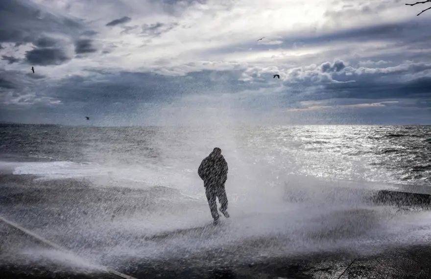 İstanbul'da lodos fırtınası. Dev dalgalar sahile vurdu 2