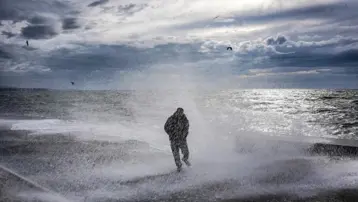 İstanbul'da lodos fırtınası. Dev dalgalar sahile vurdu