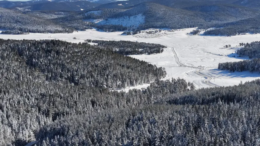 14 köyün yaylası bir arada bulunuyor. Beyaz örtüyle kaplandı 1