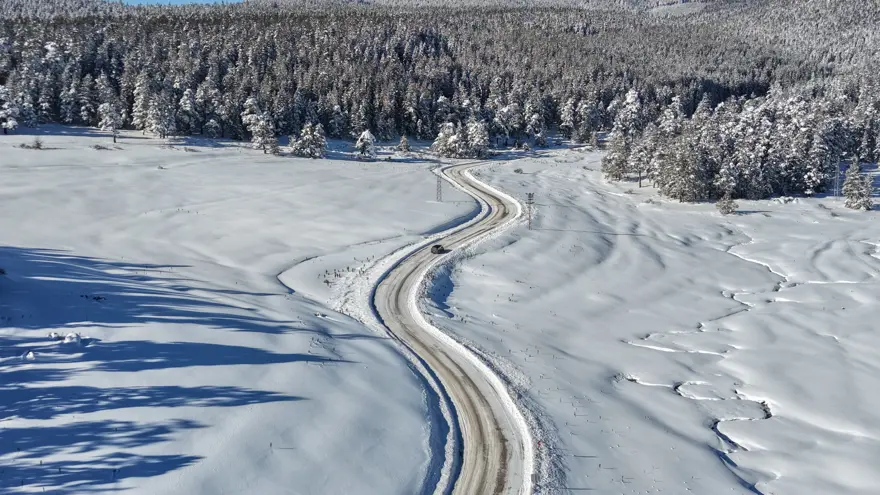 14 köyün yaylası bir arada bulunuyor. Beyaz örtüyle kaplandı 