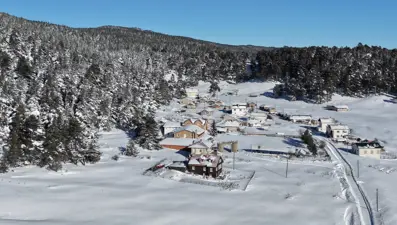 14 köyün yaylası bir arada bulunuyor. Beyaz örtüyle kaplandı