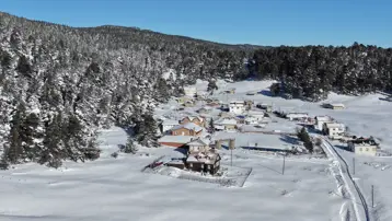 14 köyün yaylası bir arada bulunuyor. Beyaz örtüyle kaplandı