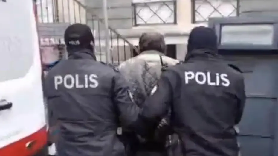 24 yıl hapis cezasıyla aranıyordu, İzmir'de yakalandı

