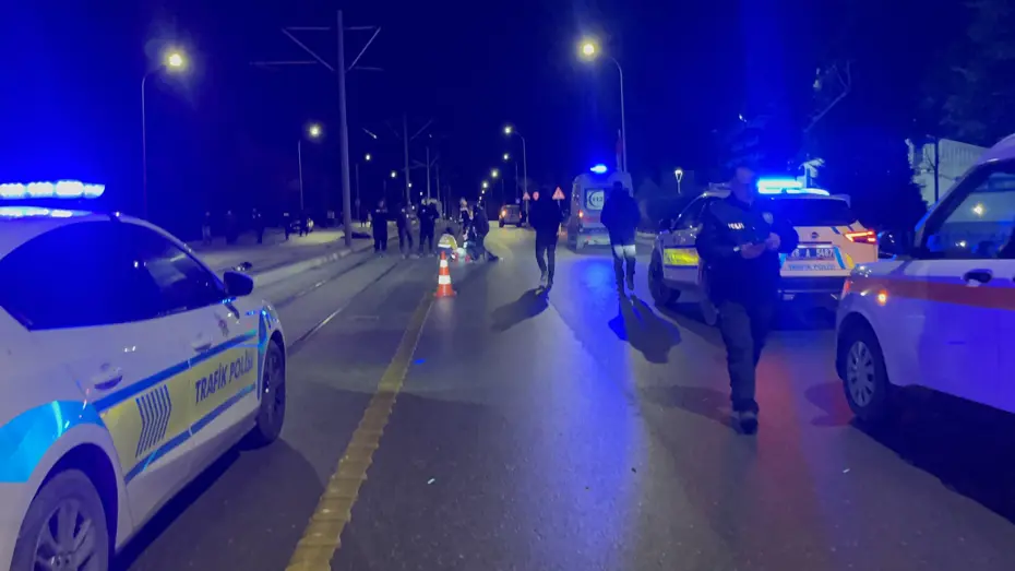 Eskişehir'de feci kazada üç ölü. Otomobil tramvaydan inen yayalara çarpıp kaçtı