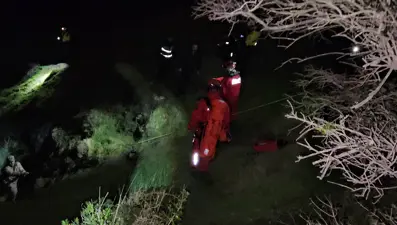 Mantar toplamaya giden kadın kayboldu. Saatler sonra düştüğü uçurumda bulundu