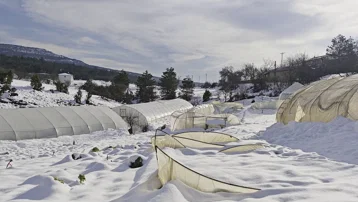Kar seraları yıktı geçti