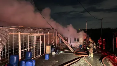 Sultangazi’de iki iş yeri alevlere teslim oldu