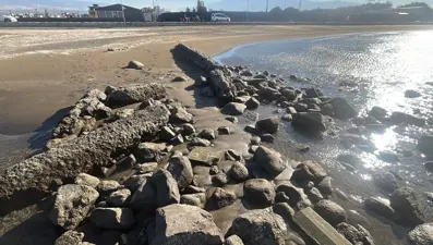 Hatay'da sahile gelen vatandaşlar gördükleri manzara karşısında şaşkına döndü 