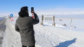 Efsanesi dilden dile dolaşıyor. Tödürge Gölü tamamen dondu