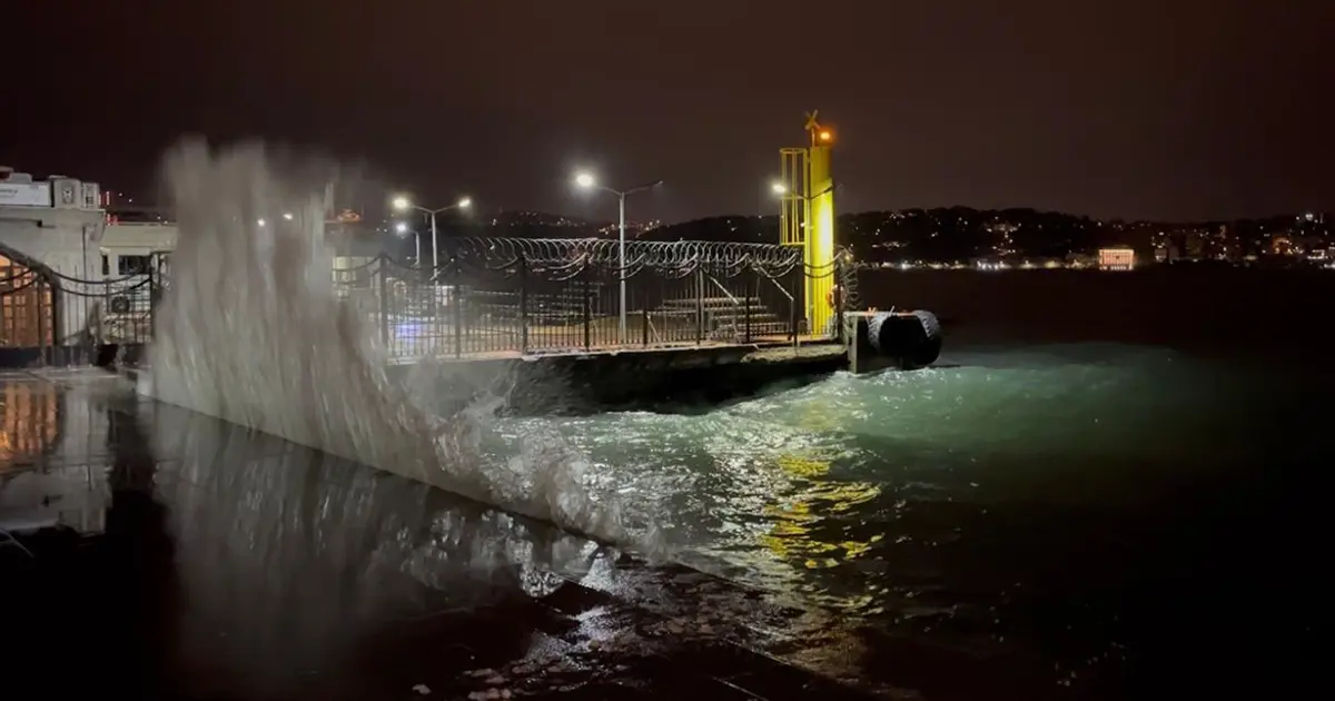 İstanbul'da lodos fırtınası etkili oluyor