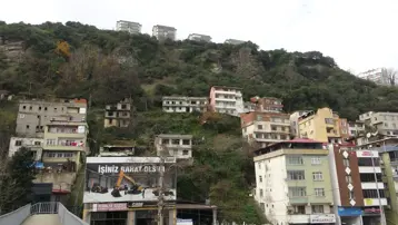 Trabzon'da 17 yıldır ölümün kıyısında yaşıyorlar. Mahalleye "3 boyutlu" müdahale edilecek