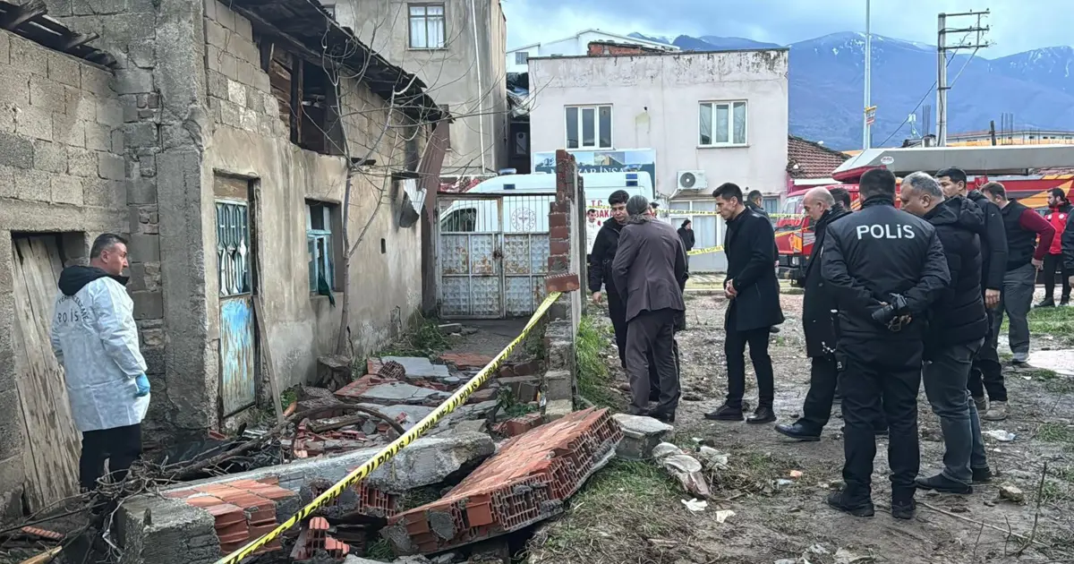 Bursa’da lodos can aldı. Yıkılan duvarın altında kalan genç öldü
