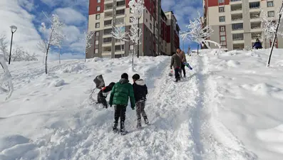 Haberler peş peşe geliyor. Eğitime ara verilen kentler  