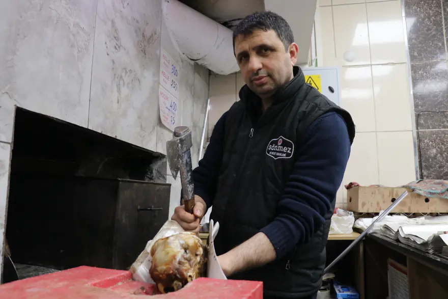 16 saatte pişen enerji ve şifa kaynağı: Görüntüsü ürkütücü, baltayla yarılarak servis ediliyor 3