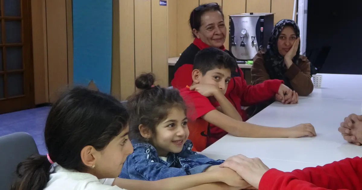 Kayınvalidesi evden kovdu, anne 3 çocuğuyla hastane mescidine sığındı