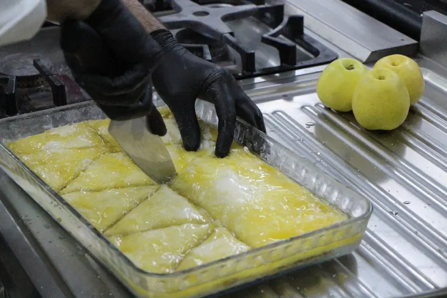 ELMALI BAKLAVA ELMALI BAKLAVA