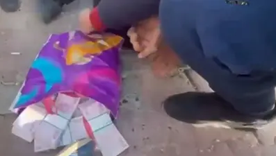 Poşette 2 milyon TL ile polisten kaçmaya çalıştılar. 30 metre gidebildiler