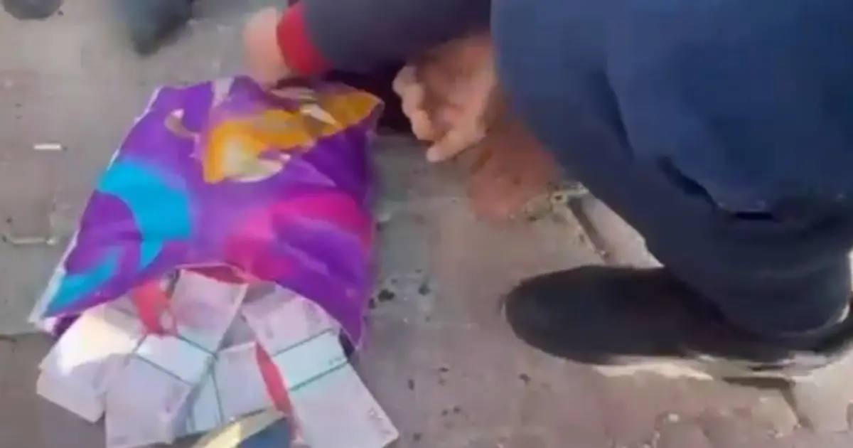 Poşette 2 milyon TL ile polisten kaçmaya çalıştılar. 30 metre gidebildiler