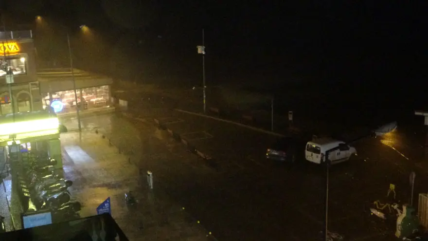 Çanakkale'de sağanak cadde ve sokakları göle çevirdi 1