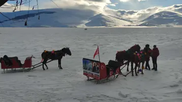 Doğu’nun beyaz büyüsü: Çıldır Gölü’nde atlı kızak keyfi