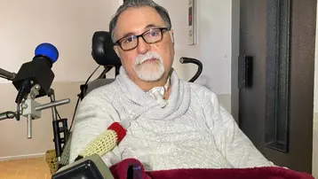 Yeni yönetmelikle birlikte eve hapsoldu. Yaşlı adam evden dışarı çıkamıyor