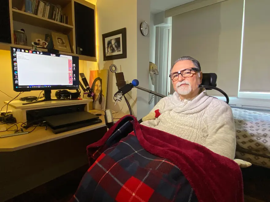 Yeni yönetmelikle birlikte eve hapsoldu. Yaşlı adam evden dışarı çıkamıyor 2