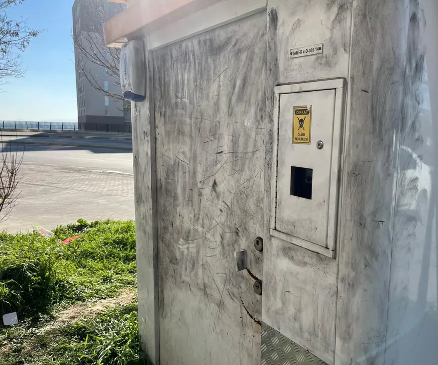 İzmir'de banka aracını soydular. Güvenlikleri kelepçeleyip 30 torba para çaldılar 3