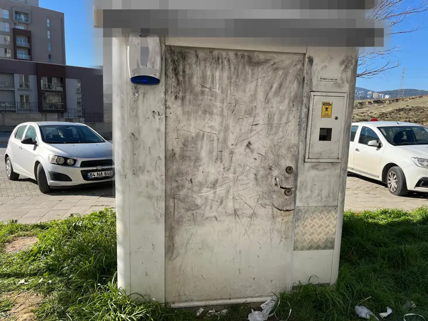 İzmir'de banka aracını soydular. Güvenlikleri kelepçeleyip 30 torba para çaldılar 1