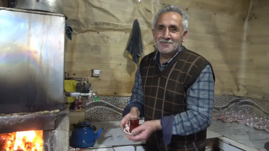 ÇAY EVİNDE KÖTÜ ALIŞKANLIKLAR YASAK 2