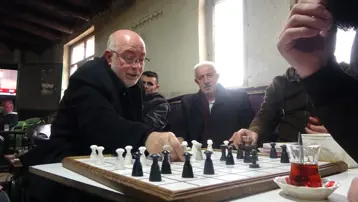 Bu çay evi başka. Kötü alışkanlıklar kapıdan içeri giremiyor