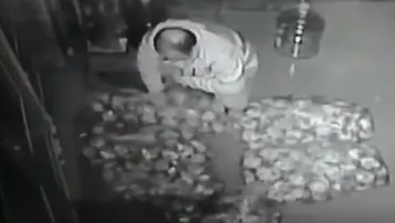 Rakip fırına şeytanın aklına gelmeyecek oyun. Geceleri çaldığı ekmekleri küflendirip geri getirdi