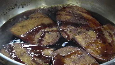 Bir ekmekten 20 porsiyon çıkıyor. Geleneksel lezzete ilgi büyük, adını derin bir aşk hikayesinden alıyor