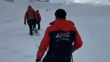 AFAD yoğun kar altında 4 saat yürüyerek aileye ulaştı, ihbar sahte çıktı