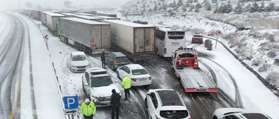 Erzincan’da tipi etkisini artırdı! Kar nedeniyle TIR’ların geçişine izin verilmiyor