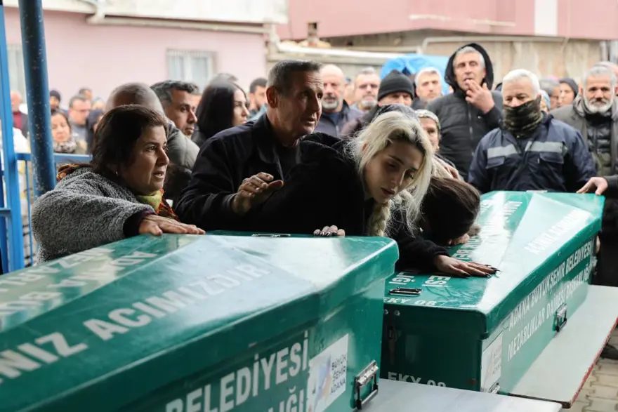 YouTuber baba Sergen Altunbaş iki çocuğunu katletti! Çocuklarının cenazesinde yürek yakan anlar 4