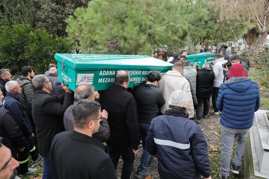 YouTuber baba Sergen Altunbaş iki çocuğunu katletti! Çocuklarının cenazesinde yürek yakan anlar 2