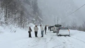Trabzon'da çığ düştü. Karayolu ulaşıma kapandı