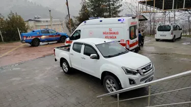 Tavşan avında arkadaşını vurdu