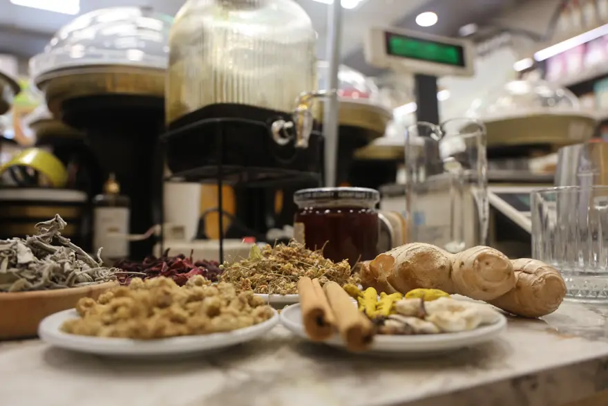 1 kaşığı bağışıklığın doğal kalkanı. Mikropsavar özelliği var, geçmeyen öksürüğün çaresi 4