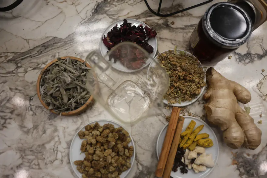 1 kaşığı bağışıklığın doğal kalkanı. Mikropsavar özelliği var, geçmeyen öksürüğün çaresi 1