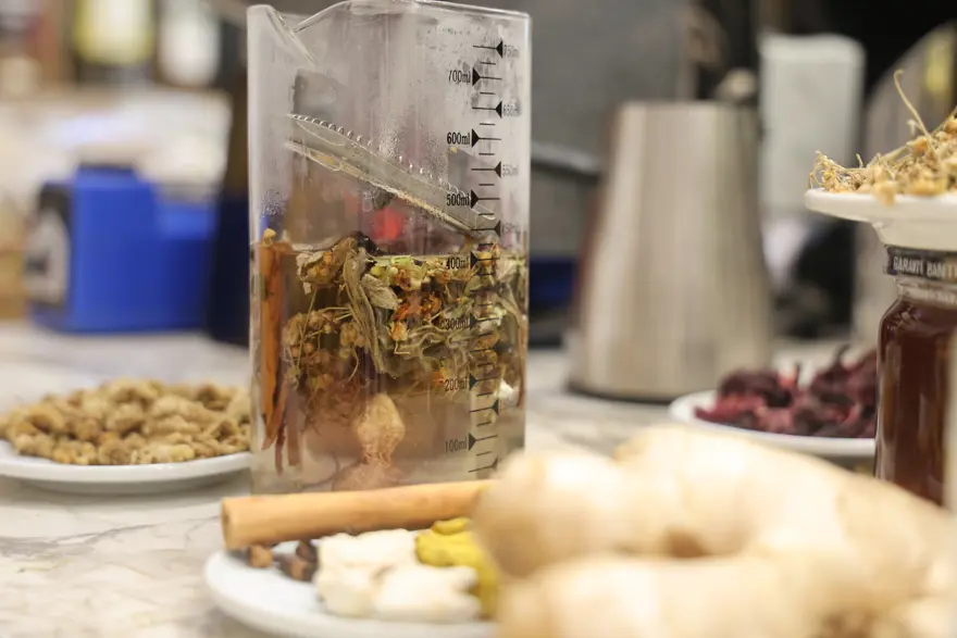 1 kaşığı bağışıklığın doğal kalkanı. Mikropsavar özelliği var, geçmeyen öksürüğün çaresi 2