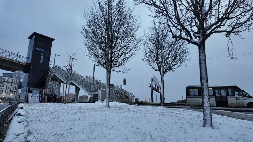 Kar geri döndü, bazı ilçeler beyaza büründü. İstanbul'da kar yağışı ne kadar sürecek?  1