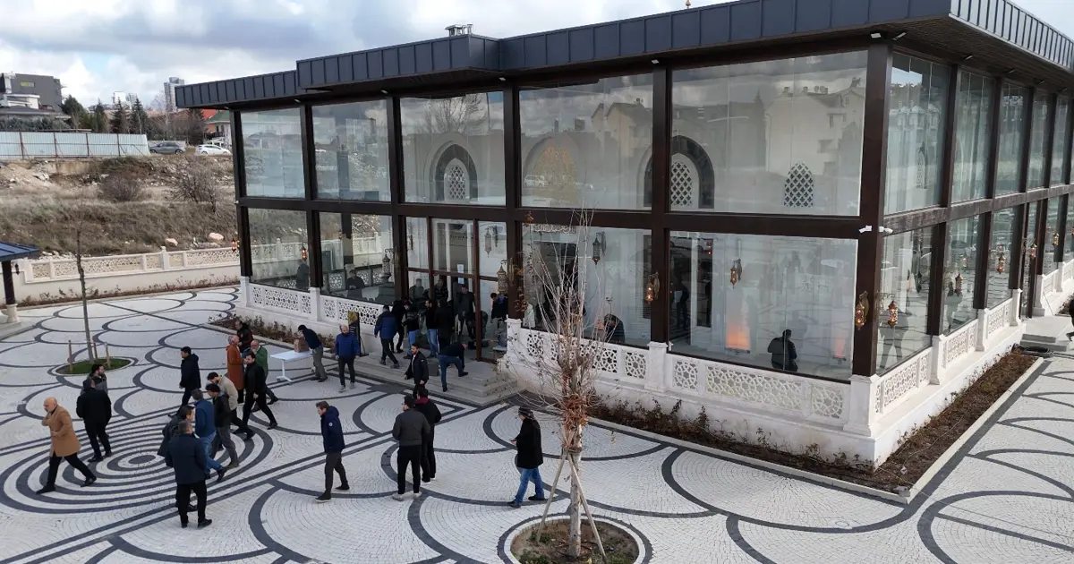 Kendi enerjisini üreten cami